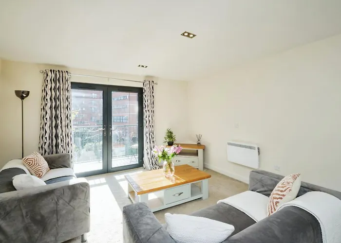 Central 2 Bed Flat With Big Balcony