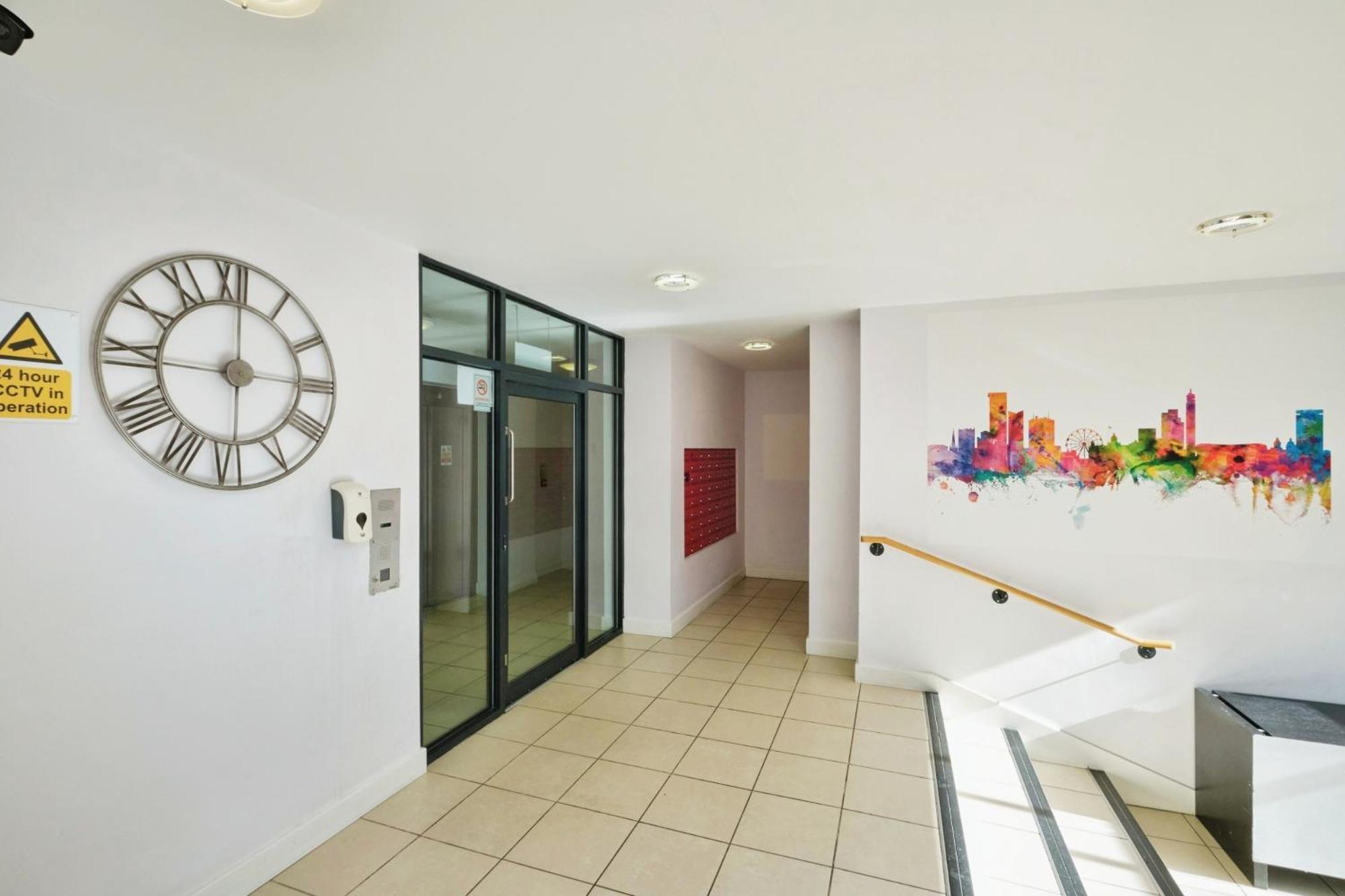 Central 2 Bed Flat With Big Balcony * Birmingham