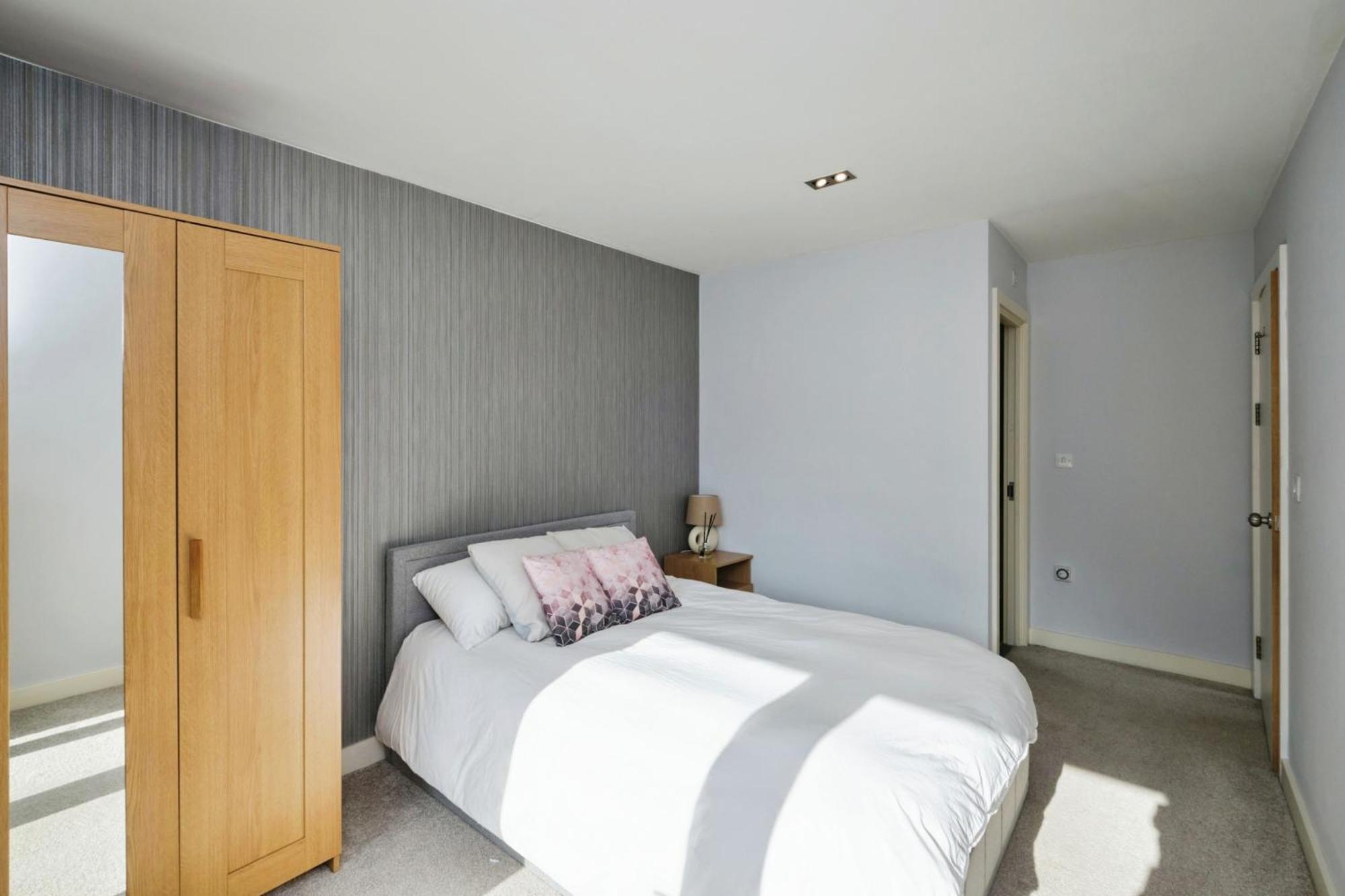 Central 2 Bed Flat With Big Balcony Apartment