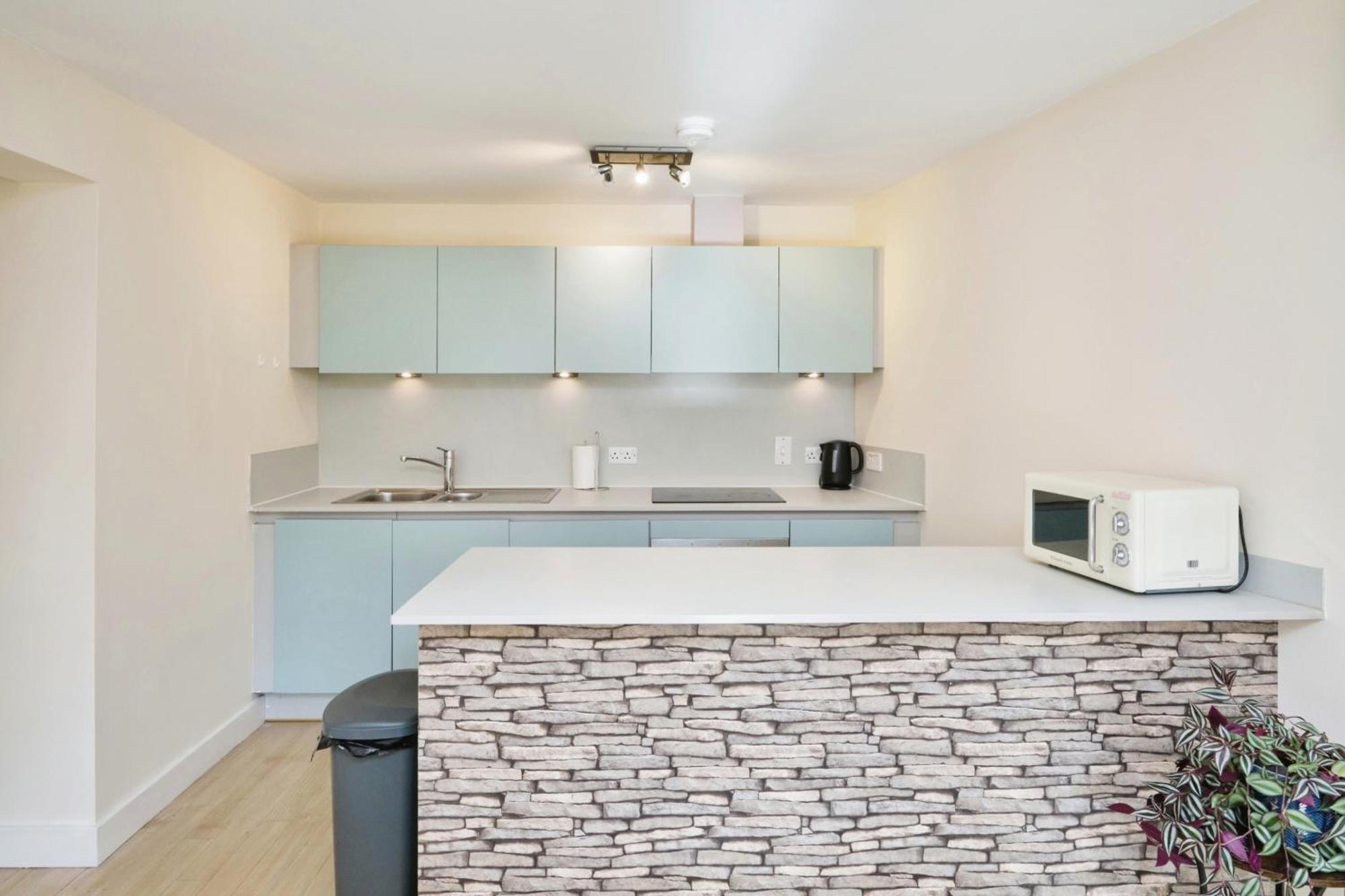 Apartment Central 2 Bed Flat With Big Balcony
