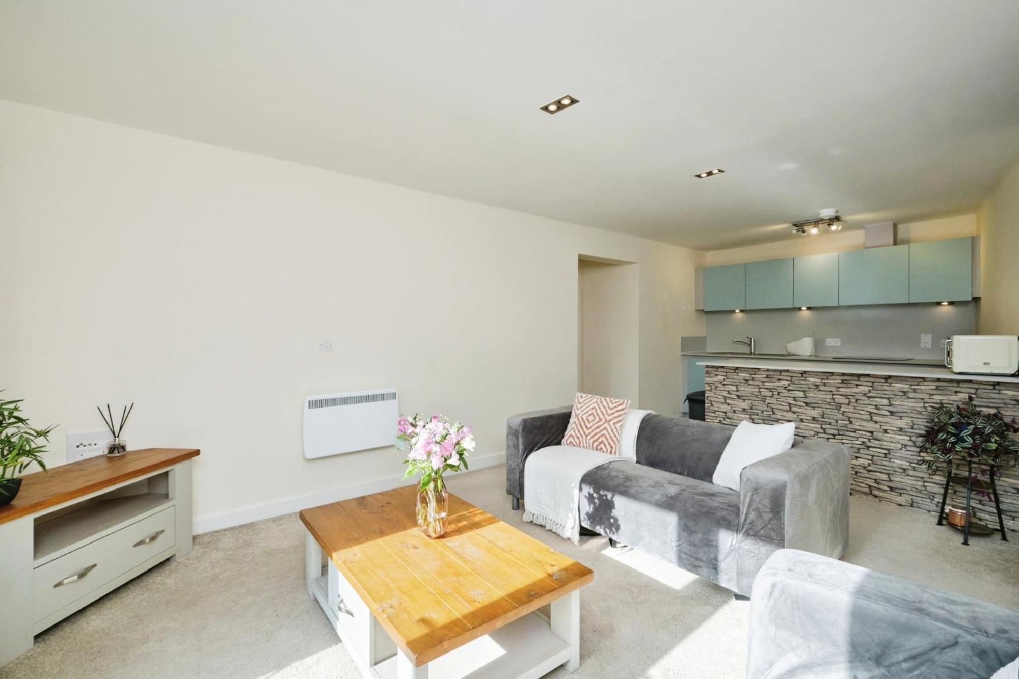 Central 2 Bed Flat With Big Balcony Apartment Birmingham
