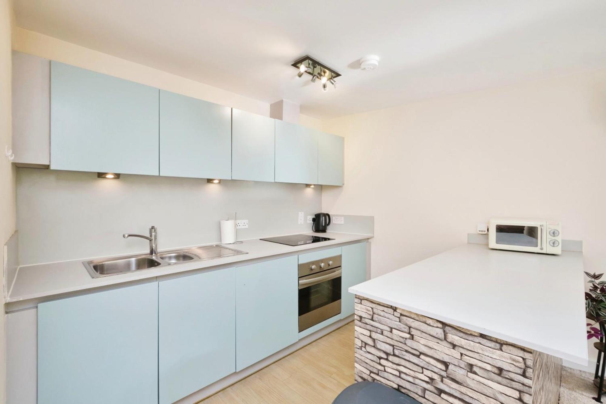 Central 2 Bed Flat With Big Balcony Apartment