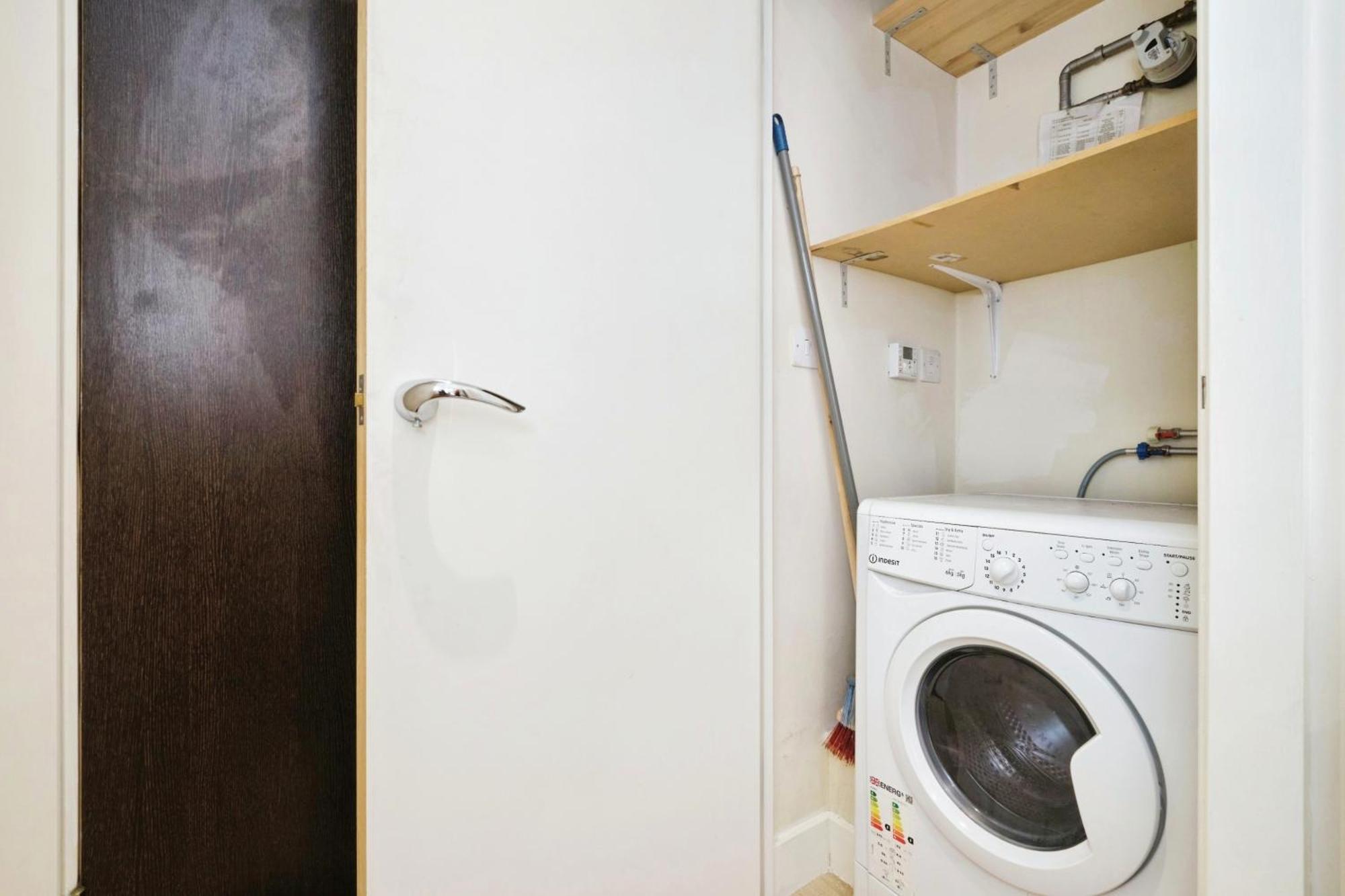 Central 2 Bed Flat With Big Balcony Apartment Birmingham