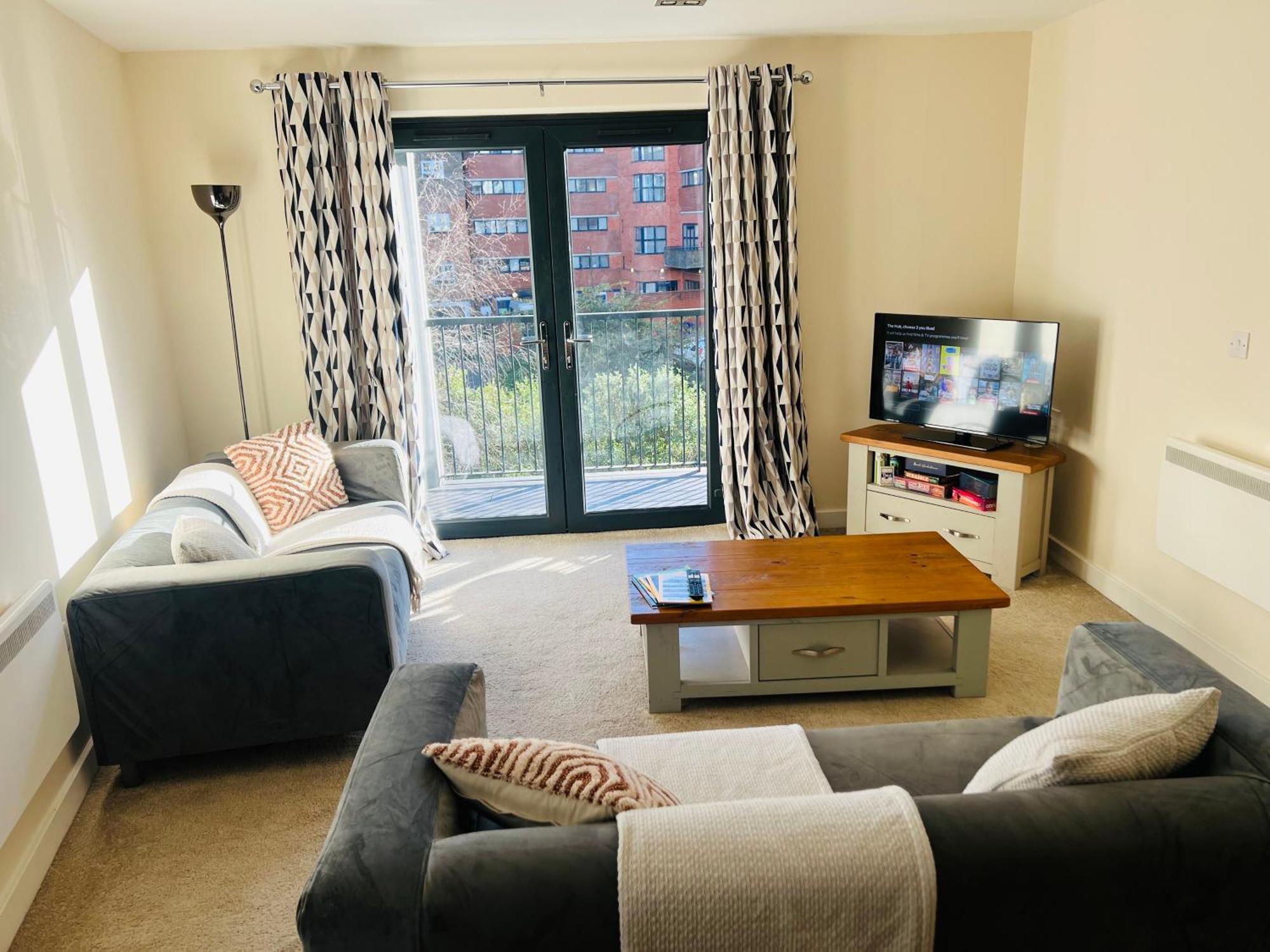 Apartment Central 2 Bed Flat With Big Balcony
